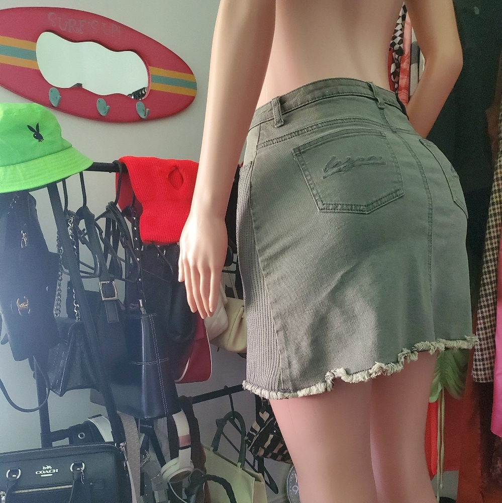 💋💙 Y2K skirt with Heart ❤️ 💙  zipper on front!!!